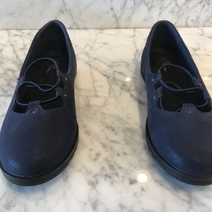 Easy Street Effie Women's Slip On Flats, Navy size